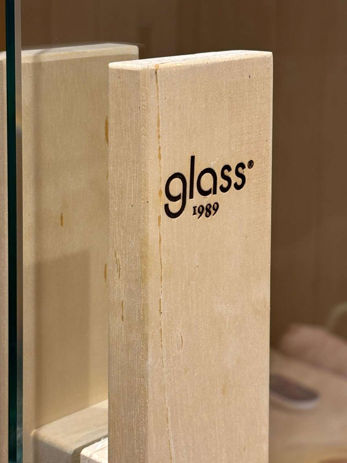 SAUNA-HOSHI-_GLASS-1989_001