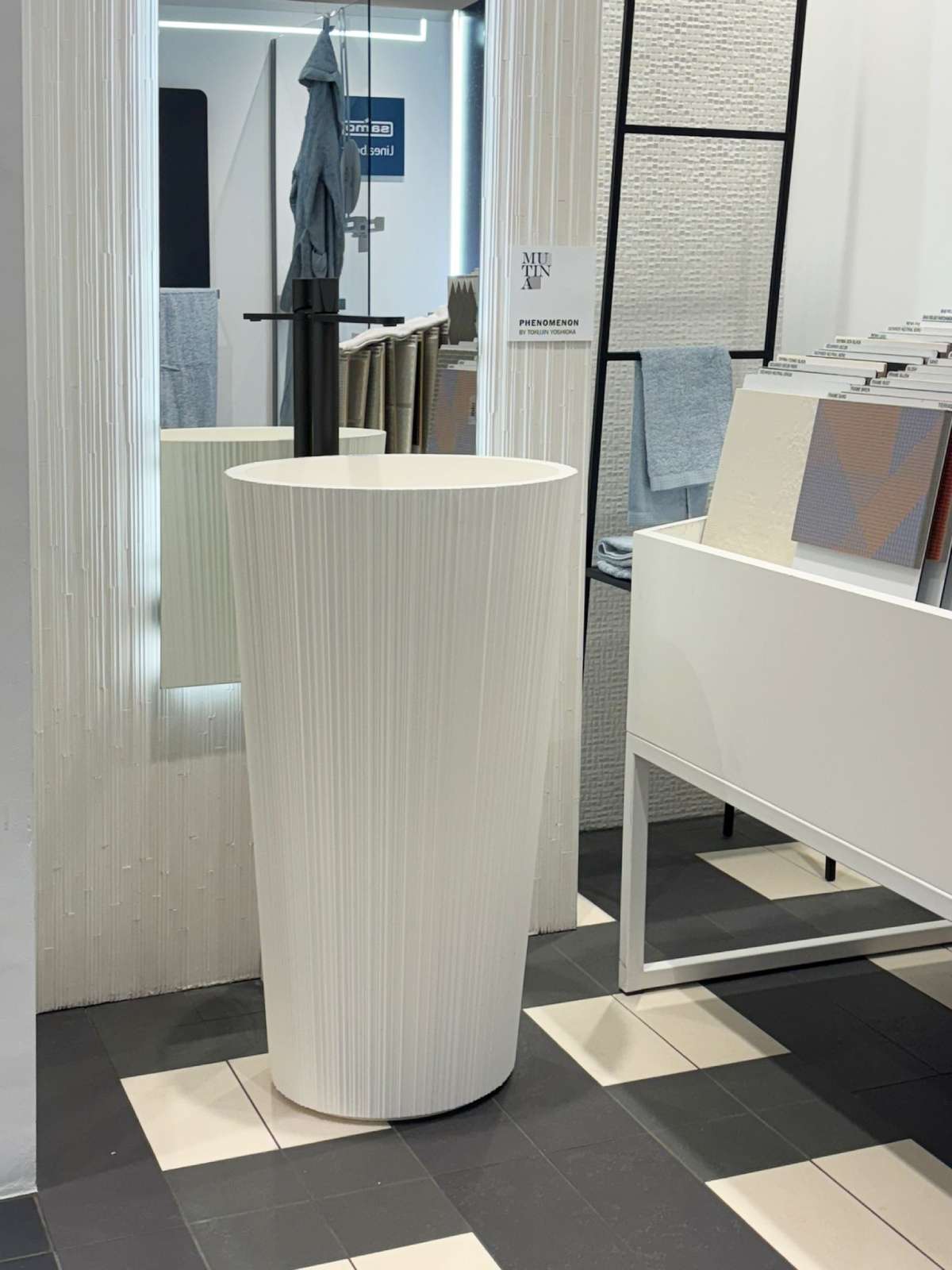 Lavabo da terra Plisse <br>by Antonio Lupi