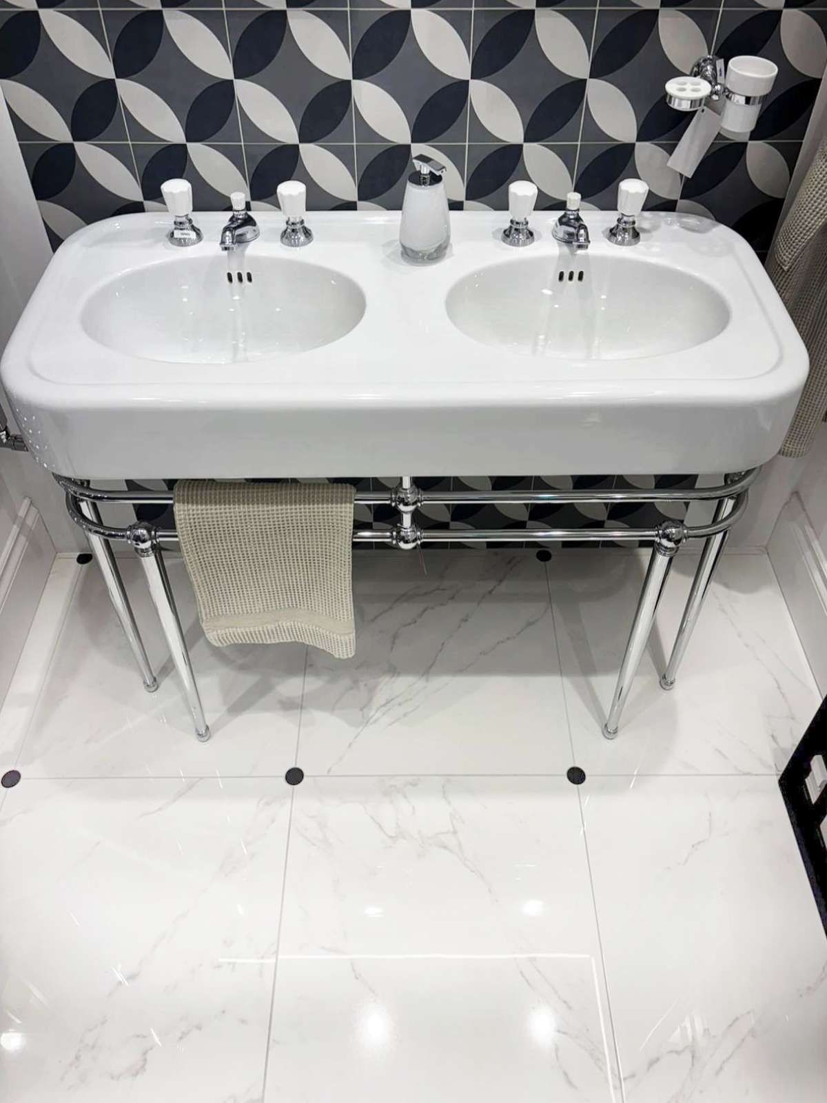 Consolle Memphis+doppio Lavabo <br>by Devon&Devon